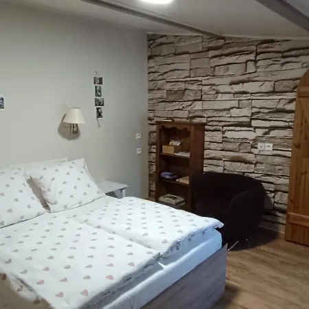 アパート L'establoun